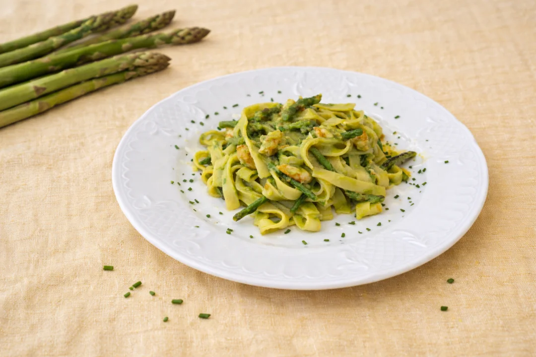 imagen de Tagliatelle con espárragos y gambas